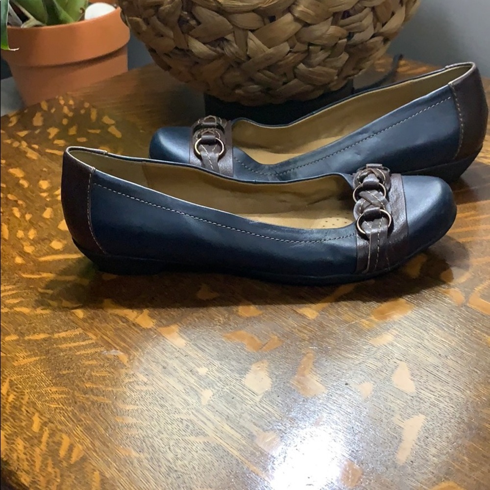 Softspots navy and brown loafer